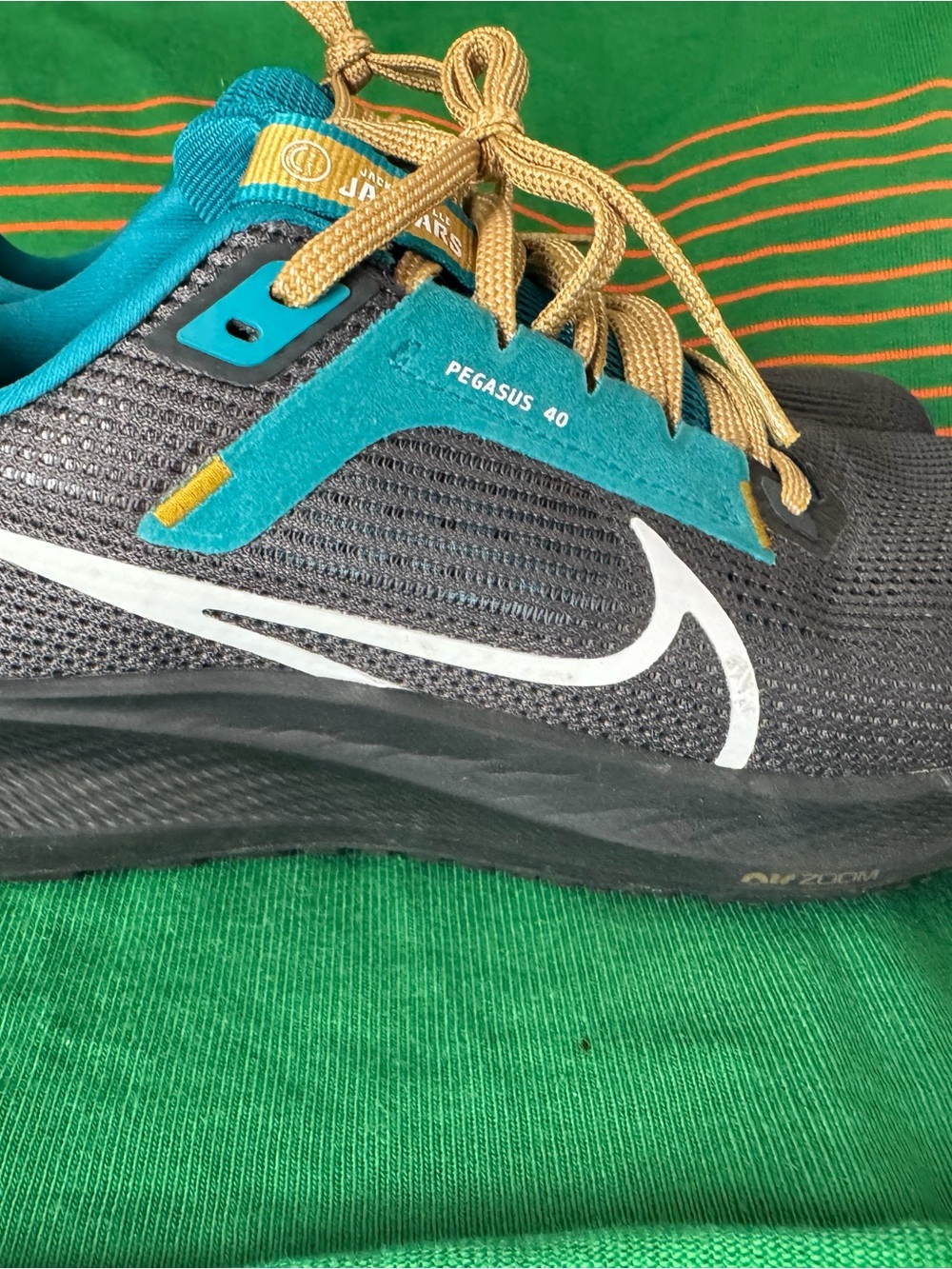 Nike - Jacksonville Jaguars - Pegasus 40 Men’s Running Shoes - Gray/Teal/Gold
